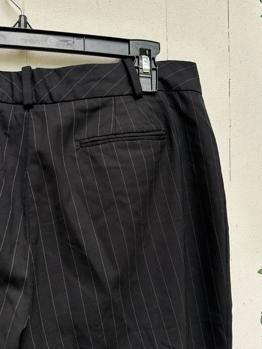Y2K Office Siren Knee Length Black Pinstripe Woman’s Dress Pant Capri Wool Blend